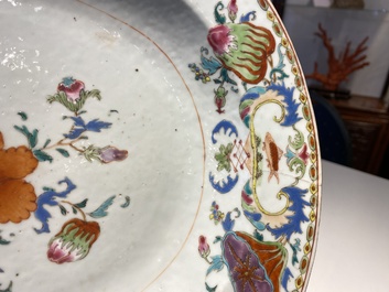 Paire de plats de forme ovale en porcelaine de Chine famille rose &agrave; d&eacute;cor 'Pompadour', Qianlong, vers 1745
