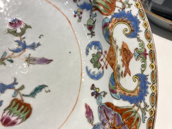Paire de plats de forme ovale en porcelaine de Chine famille rose &agrave; d&eacute;cor 'Pompadour', Qianlong, vers 1745