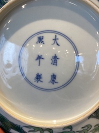 Coupe en porcelaine de Chine &agrave; d&eacute;cor d'un dragon en doucai-vert, marque et probablement &eacute;poque de Kangxi