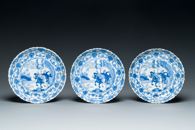 Three Japanese blue and white 'Mongolian hunt' plates in Chinese Kangxi-style, Edo, 18th C.