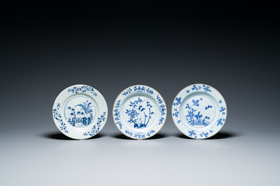 14 Chinese blue, white and verte-Imari plates, Kangxi/Qianlong