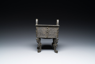 A Chinese archaic bronze ritual food vessel in Western Zhou-style, 'fangding', Bao Ding Zhen Yong 寶鼎珍用 mark, Ming