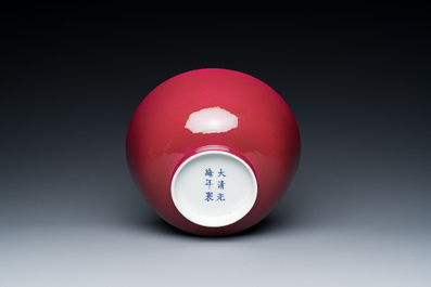 Bol en porcelaine de Chine en rouge de rubis monochrome, marque et &eacute;poque de Guangxu