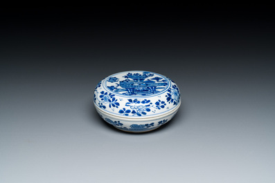 A Chinese blue and white 'antiquities' box and cover, Kangxi