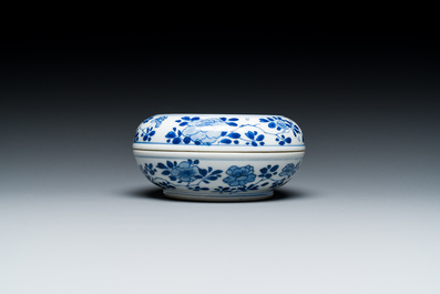 A Chinese blue and white 'antiquities' box and cover, Kangxi