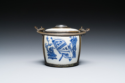 A Chinese blue and white 'Bleu de Hue' waterpipe for the Vietnamese market, Tho mark, 19th C.