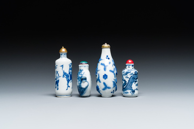 Vier Chinese blauw-witte snuifflessen, 19/20e eeuw