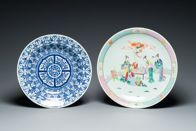 A Chinese famille rose dish and a blue and white dish, 19/20th C.