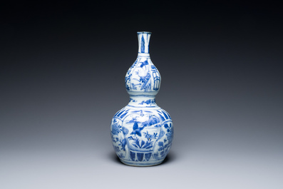 A Chinese blue and white kraak porcelain double gourd vase, Wanli