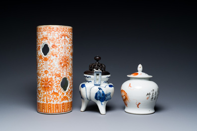 A varied collection of Chinese blue, white, iron-red and famille rose porcelain wares, 19/20th C.