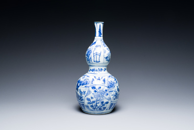 A Chinese blue and white kraak porcelain double gourd vase, Wanli