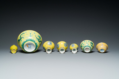 Une collection vari&eacute;e en porcelaine de Chine &agrave; fond jaune, 19/20&egrave;me