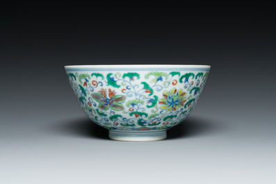 A Chinese doucai bowl with floral design, Yongzheng mark, 19/20th C.