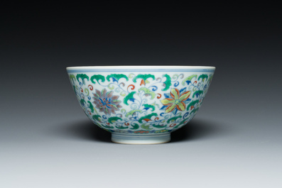 A Chinese doucai bowl with floral design, Yongzheng mark, 19/20th C.