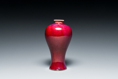 Vase de forme 'meiping' en porcelaine de Chine &agrave; &eacute;mail flamb&eacute;, 18&egrave;me