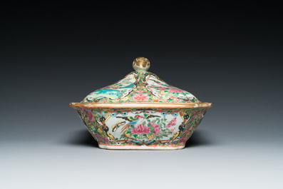 Trois plats et une terrine couverte en porcelaine de Chine famille rose de Canton, 19&egrave;me