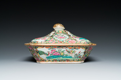 Trois plats et une terrine couverte en porcelaine de Chine famille rose de Canton, 19&egrave;me