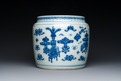 Vasque en porcelaine de Chine en bleu et blanc &agrave; d&eacute;cor d'antiquit&eacute;s, Kangxi