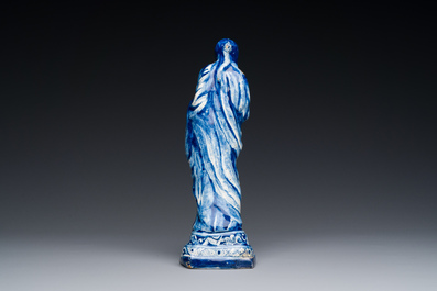 Rare Vierge &agrave; l'Enfant en fa&iuml;ence de Delft en bleu et blanc, dat&eacute;e 1738