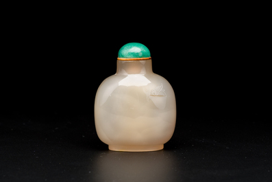 A Chinese agate 'two horses' snuff bottle, 19th C.