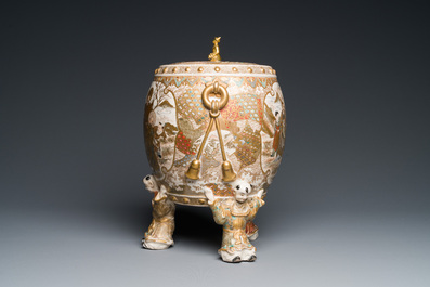 A Japanese Satsuma tripod bowl and a plate with a Kinkozan mark, Meiji, 19th C.