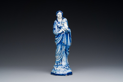 Rare Vierge &agrave; l'Enfant en fa&iuml;ence de Delft en bleu et blanc, dat&eacute;e 1738