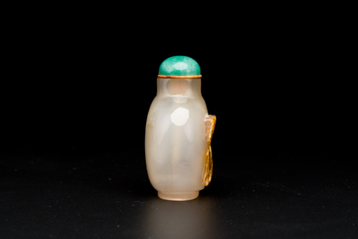 A Chinese agate 'two horses' snuff bottle, 19th C.