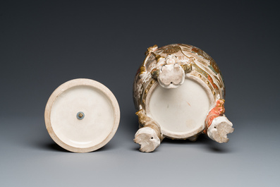 A Japanese Satsuma tripod bowl and a plate with a Kinkozan mark, Meiji, 19th C.