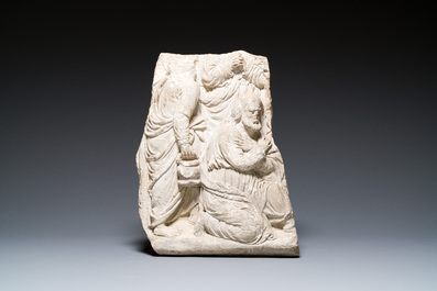Fragment d'autel ou de tombeau en gr&egrave;s sculpt&eacute;, France, 15/16&egrave;me