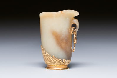 A Chinese jade rhyton with 18k gold mount, 19th C.