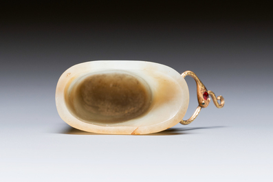 A Chinese jade rhyton with 18k gold mount, 19th C.