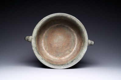 A Chinese archaic bronze ritual food vessel, 'gui', Song/Ming