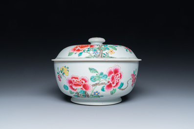 A round Chinese famille rose tureen and cover with fine floral design, Yongzheng