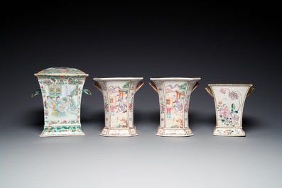 Quatre pots aux fleurs en porcelaine de Chine famille rose et verte, Qianlong et post&eacute;rieur
