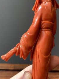 A Chinese red coral figure of a lady with a fan, 19/20th C.