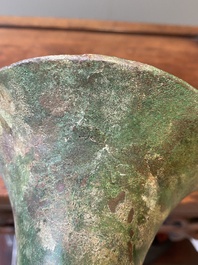 R&eacute;cipient &agrave; vin rituel archa&iuml;que en bronze, 'gu', fin de la dynastie Shang