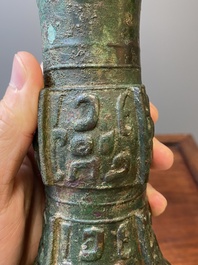 R&eacute;cipient &agrave; vin rituel archa&iuml;que en bronze, 'gu', fin de la dynastie Shang