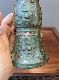 R&eacute;cipient &agrave; vin rituel archa&iuml;que en bronze, 'gu', fin de la dynastie Shang