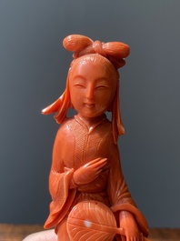 A Chinese red coral figure of a lady with a fan, 19/20th C.