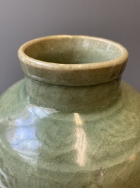 Een Chinese Longquan celadon vaas met onderglazuur floraal decor, Ming