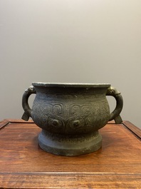 Een Chinese archa&iuml;sche bronzen rituele voedselkom, 'gui', Song/Ming