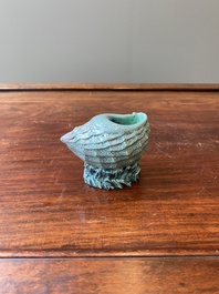 Een Chinese schelpvormige waterpot met robin's-egg glazuur, Qianlong