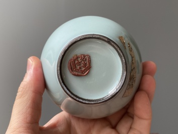 Un vase de forme 'hu' et un pot &agrave; eau en forme de coquillage en porcelaine de Chine &agrave; &eacute;mail c&eacute;ladon, 19/20&egrave;me