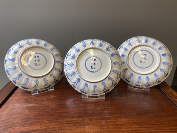 Three Japanese blue and white 'Mongolian hunt' plates in Chinese Kangxi-style, Edo, 18th C.