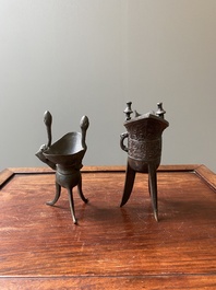 Two Chinese bronze ritual wine vessels, 'jue', 18/19th C.