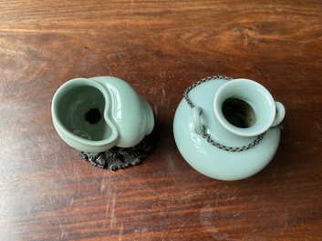 Un vase de forme 'hu' et un pot &agrave; eau en forme de coquillage en porcelaine de Chine &agrave; &eacute;mail c&eacute;ladon, 19/20&egrave;me