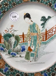 Une paire de plats et une assiette en porcelaine de Chine famille verte, Kangxi