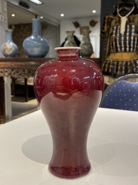 Vase de forme 'meiping' en porcelaine de Chine &agrave; &eacute;mail flamb&eacute;, 18&egrave;me