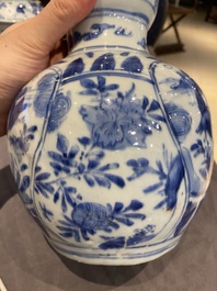 A Chinese blue and white kraak porcelain double gourd vase, Wanli