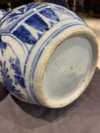 A Chinese blue and white kraak porcelain double gourd vase, Wanli